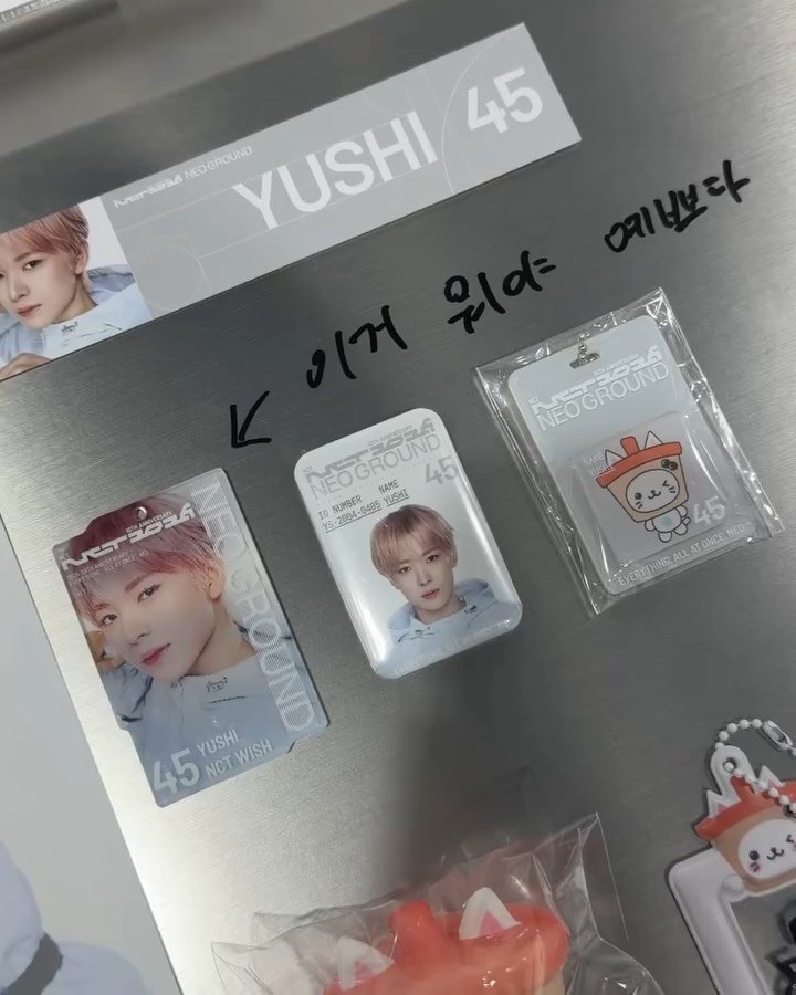 meow_yushi's tweet photo. 네오 그라운드 팝업 유우시 존인가봐😁 
이거 뭐야 예쁘다ㅋㅋㅋㅋㅋㅋㅋㅋㅋ홀더 안에 버블냥도 야무지게 그렸네🤍🤍 https://t.co/v2U25oLOhG