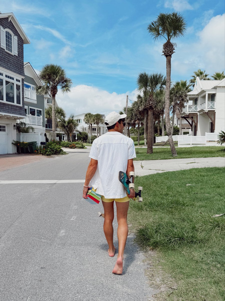 robbyreads's tweet photo. beach boy 🛹 https://t.co/3uLUkUtvT7