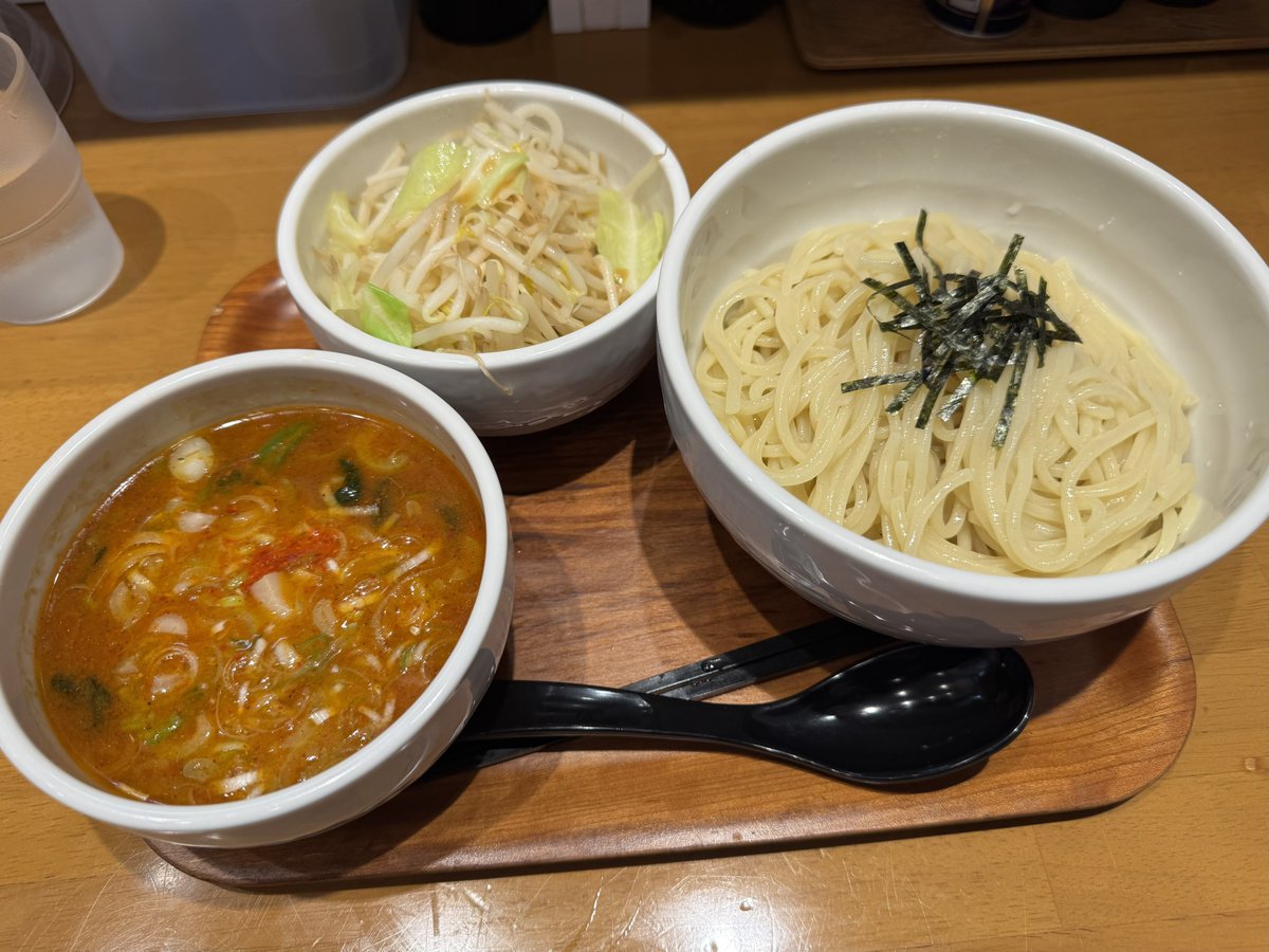 やすでん tweet media