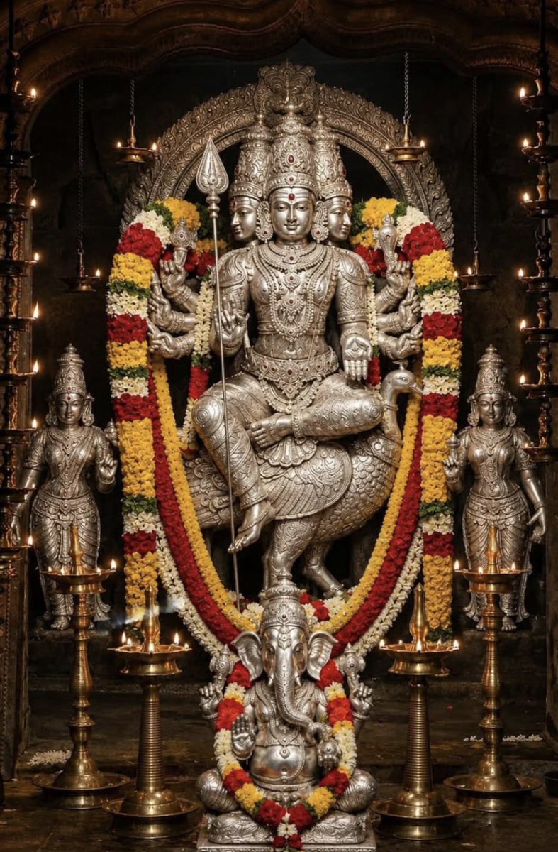 skgowthaman's tweet photo. #Viksitbharat2047
ஒரு சித்தாந்தத்தின் வளர்ச்சி ஒரு தொண்டனின் உறுதியில் உள்ளது.
#Annamalai #Modi #BJP #Politicalgap #Tamil
எனக்குத் தெரிந்தவரை 516 #சித்தாந்தங்கள் இந்த உலகத்தில் கொலோசிக் கொண்டிருக்கிறது. சில சித்தாந்தங்களிடையே சிறிய சிறிய வேறுபாடுகள் மட்டுமே. #idealogy #UN #UNDP #People #Globe
சில சித்தாந்தங்கள் தோன்றிய ஒரு வருடத்திலேயே தன் பலத்தை இழந்துள்ளது.சில சித்தாந்தங்கள் நூறு வருடங்கள் வாழ்ந்து கொண்டிருக்கிறது.
#humanity #UKTamil #USATamil
ஒரே சித்தாந்தம் ஒரு மனிதனின் பார்வையில் காலத்திற்கு தகுந்தது போல் மாறுபட்டும் அவன் கண்களுக்கே தெரிகிறது. #Focus #Idea #Youth
சித்தாந்தத்தை விதைத்து ஒரு கட்சி உருவாகிறது என்றால், அக்கட்சி அழிவதற்கு வாய்ப்பில்லை. விளம்பர மோகத்தில் திடீரென்று உருவாகும் கட்சிகள், தலைவர்கள் தங்களுடைய செல்வாக்கை இழப்பதற்கு தங்களுடைய சொல்வாக்கு நிலைத்து நிற்காததற்கு ஒரு காரணம். #Politicalparty #symbol
அடிப்படை விசுவாசம் எல்லாம் அழிந்து போய் வெகு காலம் ஆகிவிட்டது. ஆக்குவதற்கு எவன் காரணமாக இருக்கின்றானோ அவனே அழிவுக்கும் காரணமாய் தெரிகின்றான். #Leaders
@annamalai_k @BJPTirupurSouth @BJP4India @BJP4TamilNadu
#தலைவர்கள் உருவாவதில்லை. உருவாக்கப்படுகிறார்கள். உலகிலேயே 15க்கு குறைவான சித்தாந்தங்கள் பேசிப் பேசியே தங்களுடைய வளர்ச்சியை கண்டுள்ளார்கள். உலகத்திலேயே ஒரு சித்தாந்தம் உருவாய் அது விருட்சமாய் வளருவதற்கு குறைந்தபட்சம் 10 ஆண்டுகளில் இருந்து 25 ஆண்டுகள் ஆகிறது. @NitinNabin @AmitShah @NaMoInTamil
பல நல்ல சித்தாந்தங்கள் நல்ல தலைவர்கள் இல்லாமல் மறைந்து விடுகிறது.சில கேடுகெட்ட சித்தாந்தங்கள் நல்ல தலைவர்கள் சுமக்கும் பொழுது தன் சிறகுகளை விரித்து வாழ்கிறது. @narendramodi
சனாதனத்திற்கும் சித்தாந்தத்திற்கும் பல வேறுபாடுகள் உள்ளன.அது தெரியாமல் பல தலைவர்களாகவும் உருவாகின்றார்கள்.
கியூபா,ரஷ்யா போன்ற நாடுகளின் அரசியல் மாற்றத்தை படித்திருப்போம். மாற்றத்தின் அடிப்படை விஷயங்களை உள்வாங்கி ஆராய்ந்தோம் என்றால், பாமரனின் அடிப்படை வலி தெரியாமல்,தொண்டர்களின் அடிப்படை உணர்வுகளை புரியாமல், சில சர்வாதிகார முடிவுகள் சித்தாந்தத்தை உணவாகி , பேரழிவு படலமாய் தன் உடலை மட்டும் வளர்த்துக் கொள்கிறது. #Indian
கடை கோடி கிராமத்து தொண்டனின் உள் உணர்வு அன்று கியூபா தலைவனுக்கு கேட்டதாலேயே வல்லரசு #அமெரிக்காவின் பேச்சை இன்று #கியூபா கேட்பதில்லை.
நாட்டிற்கு நாடு ஒரு மனிதனின் உள்ளுணர்வு வேறுபடுகிறது. தட்பவெப்ப சூழ்நிலைக்கும் சித்தாந்தத்திற்கும் மிகப்பெரிய ஒற்றுமை உண்டு.
உலக மக்கள் தொகை 800 கோடியில், 350 கோடி பேர் ஒரு கட்சி சார்ந்தவர்களாகவோ அல்லது ஒரு சித்தாந்தத்தை சார்ந்தவர்களாகவோ உள்ளனர். #globalpolitics
சில சமயங்களில் தனிமனிதனின் சித்தாந்த வெறுப்பு அவன் தனியாக பாதிக்கப்படும் பொழுது உணரப்படுகிறது. #Economicaldrive
வார்த்தை ஜாலங்கள் ஆண்டது உண்டு, வீழ்ந்ததும் உண்டு, முன்னுரையும் முடிவுரையும் அக்கட்சி தலைவர்களாலேயே எழுதப்படுகிறது.
ஒரு சமுதாயத்தின் குறைகளை காது கொடுத்து கேட்டாலே அவனுடைய 40% பிரச்சனைகள் தீர்ந்து விட்டதாகவே அவன் நினைக்கின்றான்.
மாற்றத்திற்கு மாற்றம் வரும் போது மட்டும் தான், #சாணக்கியநீதியும் தோல்வியடைகிறது.
எஸ் கே கௌதமன்
9443869900
சின்னக் குழந்தை போற்றி
ஸ்ரீ கிருஷ்ணா அர்ப்பணம்