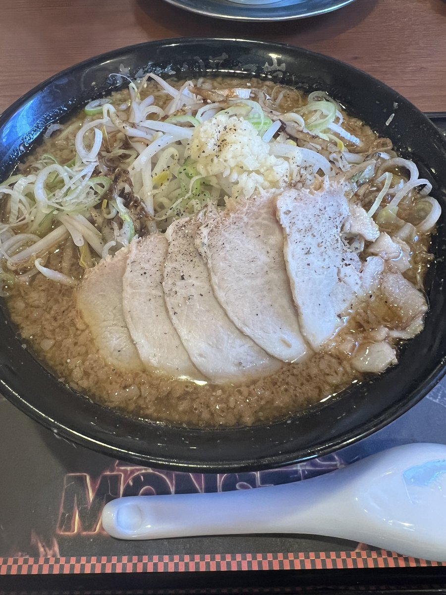 もんち tweet media