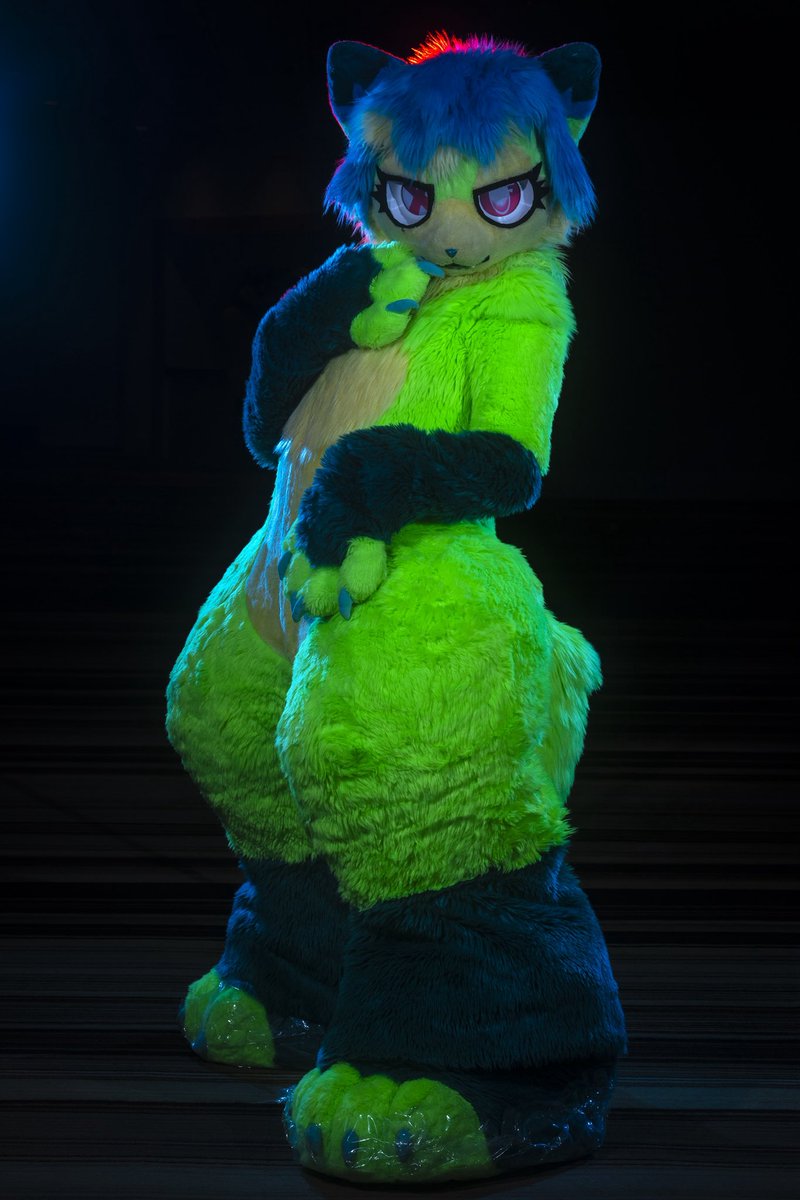 swimobe's tweet photo. i want things to be beautiful 💚✨

📸: @dire_walf
🪡: @_SFcostumes / @laughingmaw

#FursuitFriday https://t.co/1VD0a0Vtvo