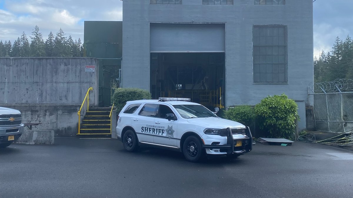 ClackCoSheriff's tweet photo. NEWS RELEASE: Sheriff’s Office responds to workplace accident at River Mill Dam

Read more: https://t.co/Se2C7iWh1X https://t.co/ktOl07Do9P