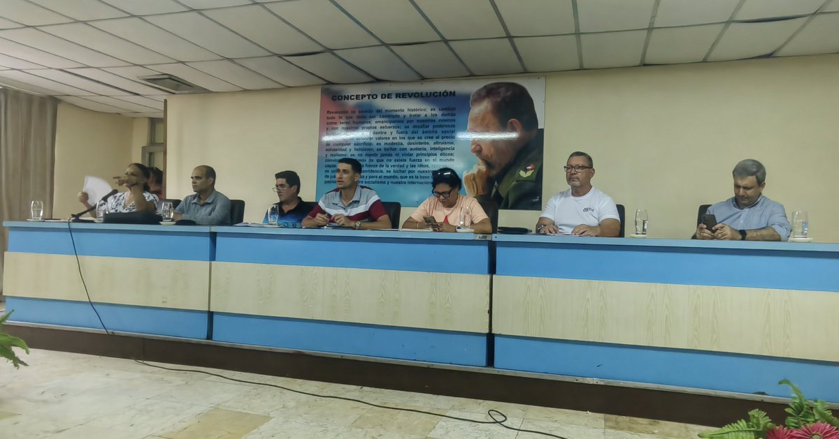 AntonioRdguezR's tweet photo. Participamos, junto a la #VPM Inés Maria Chapman y el Ministro de Educación Superior, en el Consejo de Defensa del municipio #SanMigueldelPadrón, para evaluar cómo entre todos agilizamos la recuperación de los servicios básicos a la población #CubaNoEstáSola #INRHCuba https://t.co/cosTpwSwfg