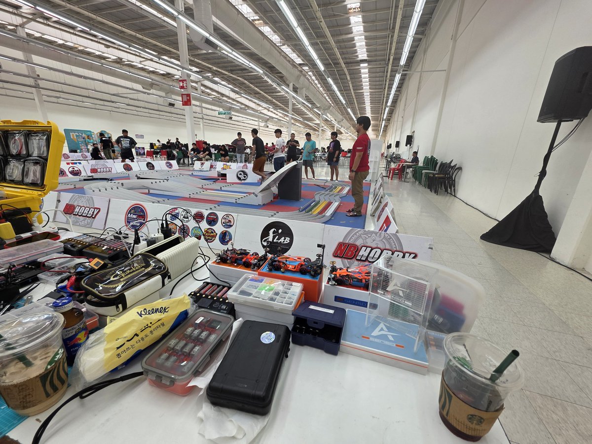 bcyi's tweet photo. 행복했던 시간!#Lotus #mini4wd #senso_team #thailand_mini4wd https://t.co/tJsPhz1PFe