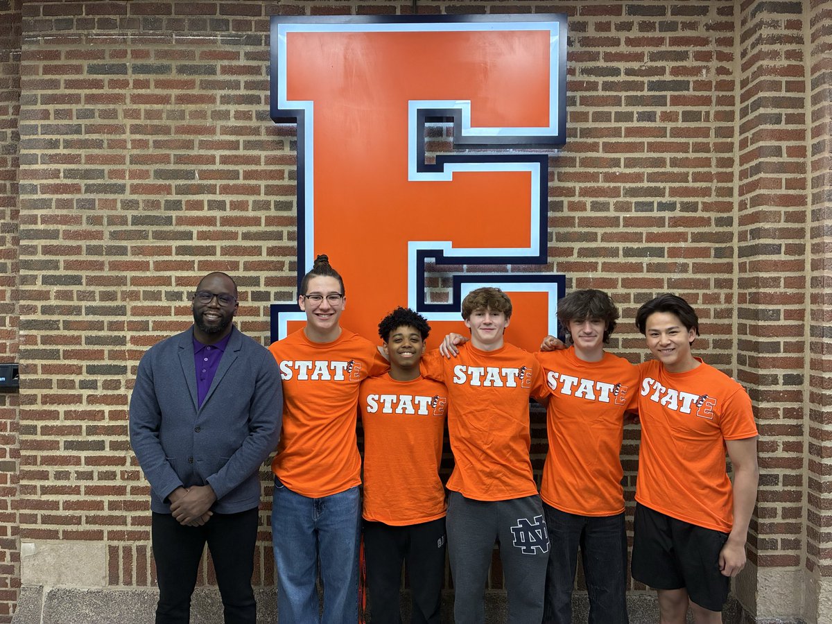 ETHSports's tweet photo. Great #KitStateSendoff for Badminton and Boys Gymnastics as they compete in the #IHSAKits STATE MEET this weekend!!!
Thanks to Coach Brown for pumping the Fight Song!!! https://t.co/5IHxttYpV0