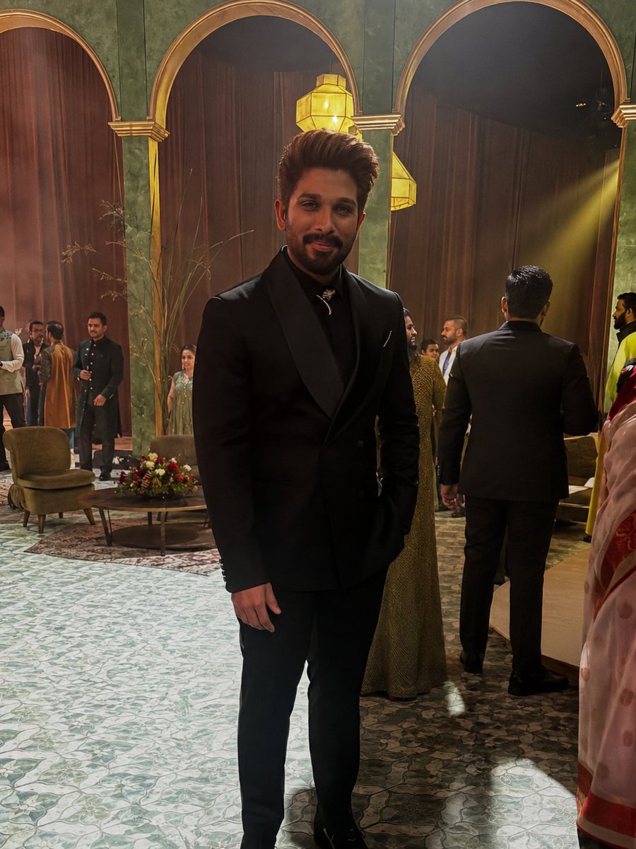 SumanthOffl's tweet photo. .@alluarjun 🖤 https://t.co/55RwrGn3RH