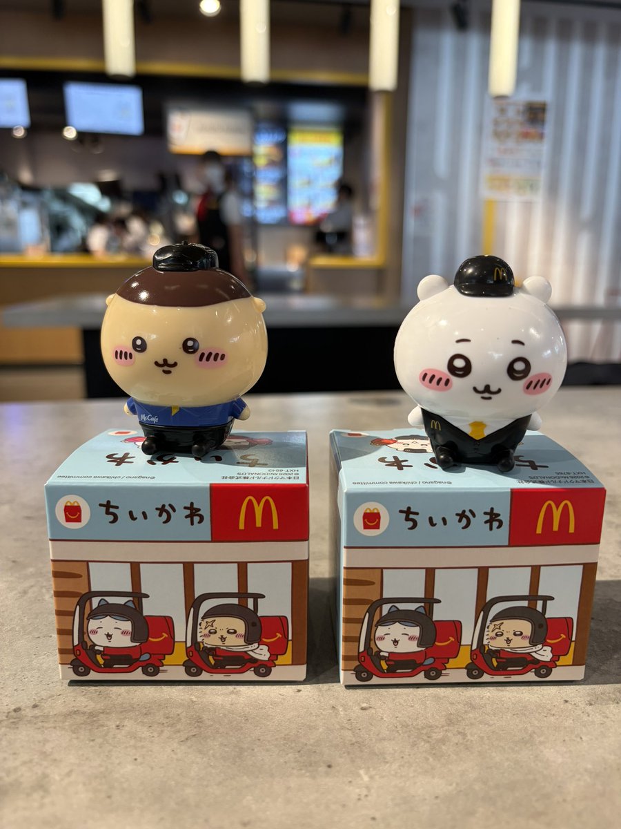 Mana_Kubo's tweet photo. ちいかわ好きな菜々子さんとマックへ🍟
かわいい〜〜🍶

ハッピーセットだけでは足りないので、サムライマックLLセットも食べました！ https://t.co/laD4pMTSLS