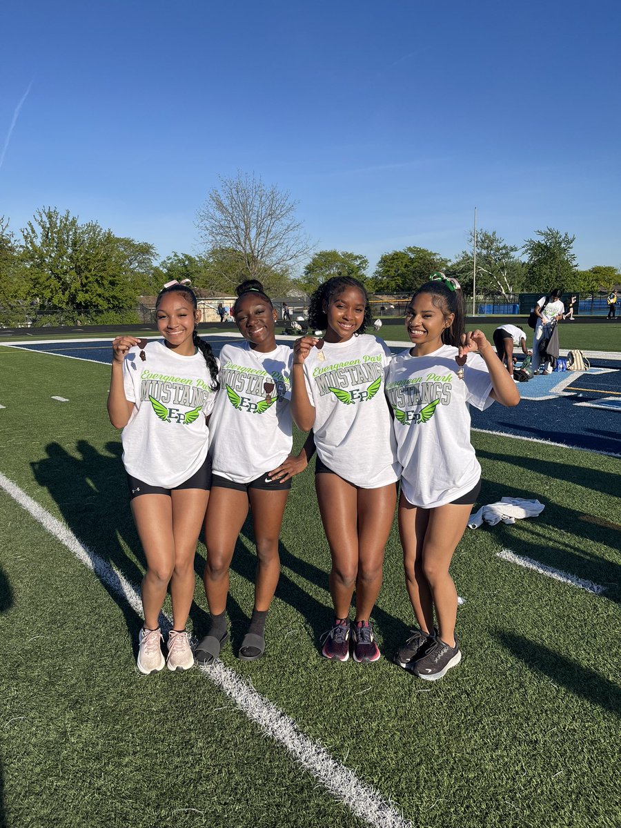 EPCHSGirlsTrack's tweet photo. @EPCHSGirlsTrack IHSA Sectional Medalist: A. Bell 5th place High Jump, 4x800 3rd 🥉 place L. Ramizinski, C. Farmer, G. Youpel, E. Worley, 4x100 6th place C. Plunkett, L. Lee, J. Beamon, A.lane! 🐎🐎🐎 @EPCHSAthletics https://t.co/4VXdOsj0ke