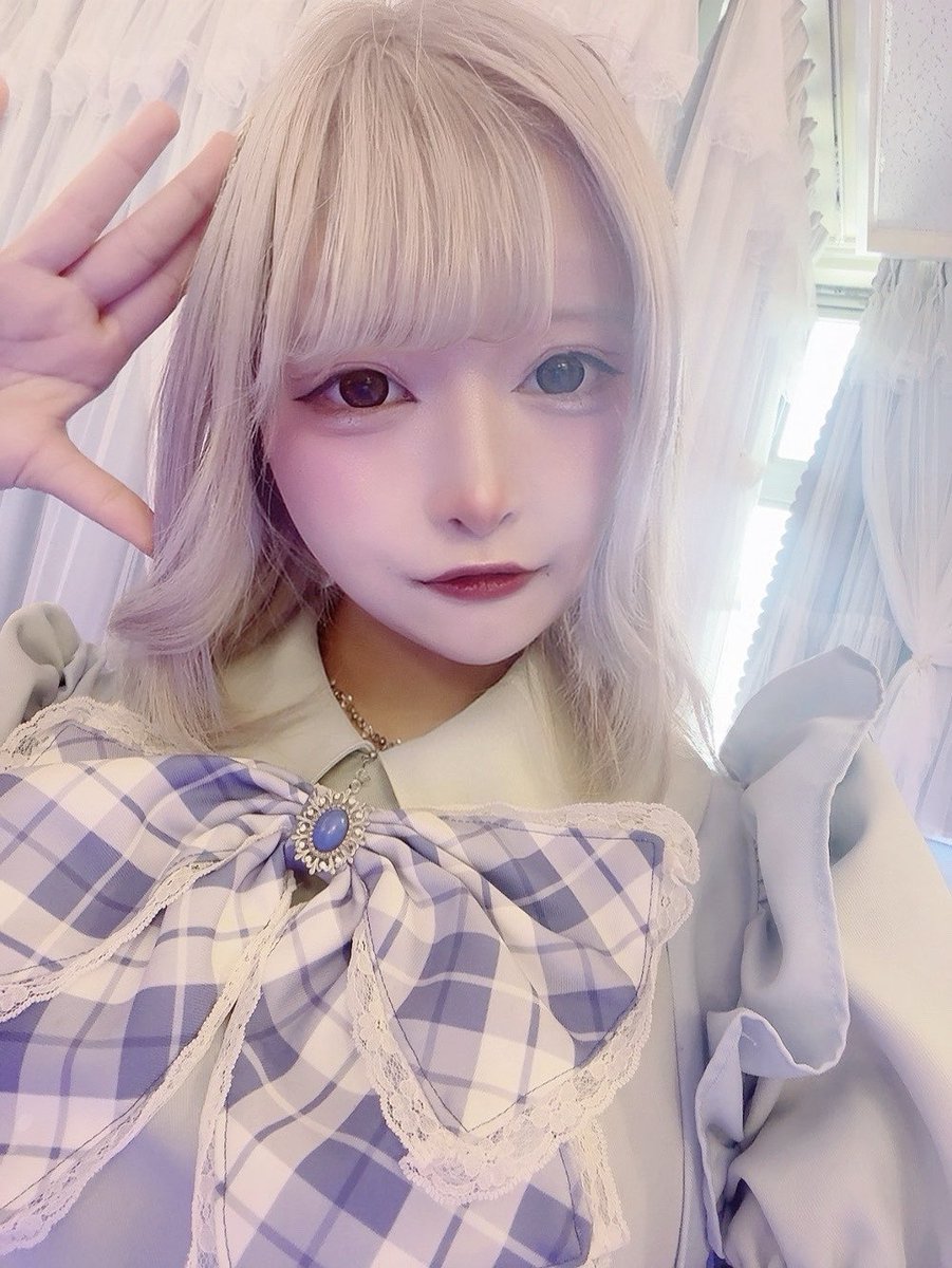 ろあ tweet media