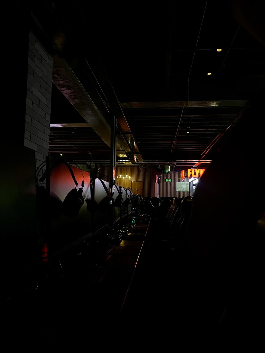 silverrainning's tweet photo. flew to another city for work stuff, but still managed to hunt down a PC bang 👀💀 brought my baby (controller) with me too, so I can sneak in games whenever I get free time~ 😌

#irl #nte #nevernesstoeverness https://t.co/cK3iQV5suJ
