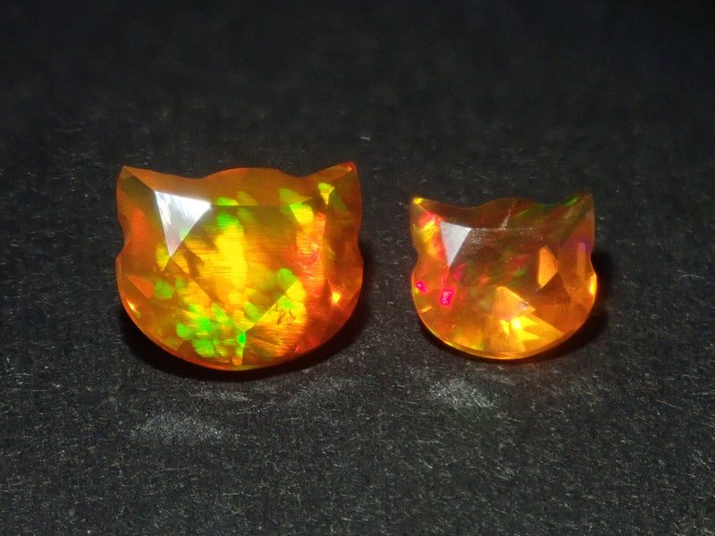 青い斑の浮かぶ魅力的なオレンジオパール74.5ct/ファイアオパール/鉱物標本 夕虹の猫親子🐈️ファイアオパールの名にふさわしい、燃える太陽のよう