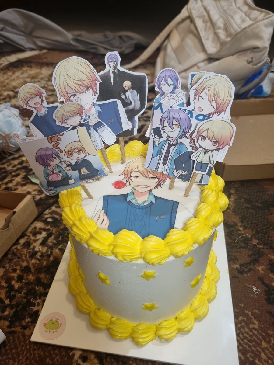 yorofre's tweet photo. 🥹🥹MY CLASSMATE VISTED TO MY HOUSE SO SUDDELY AND GAVE THIS LMAOOO https://t.co/rVJRfGBuht