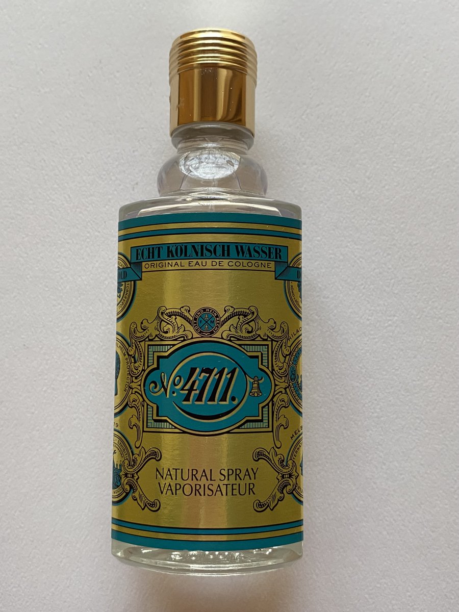 weeklymoga's tweet photo. オーデコロンの元祖「4711」を愛用してゐます。大正15年（1926年）、百年前の雜誌廣告と現行品（以前に帝國ホテルの売店にて購入）を比較してみました。長年日本人にも愛されてゐるドイツの製品でございます。 https://t.co/V3MGZSDmZj