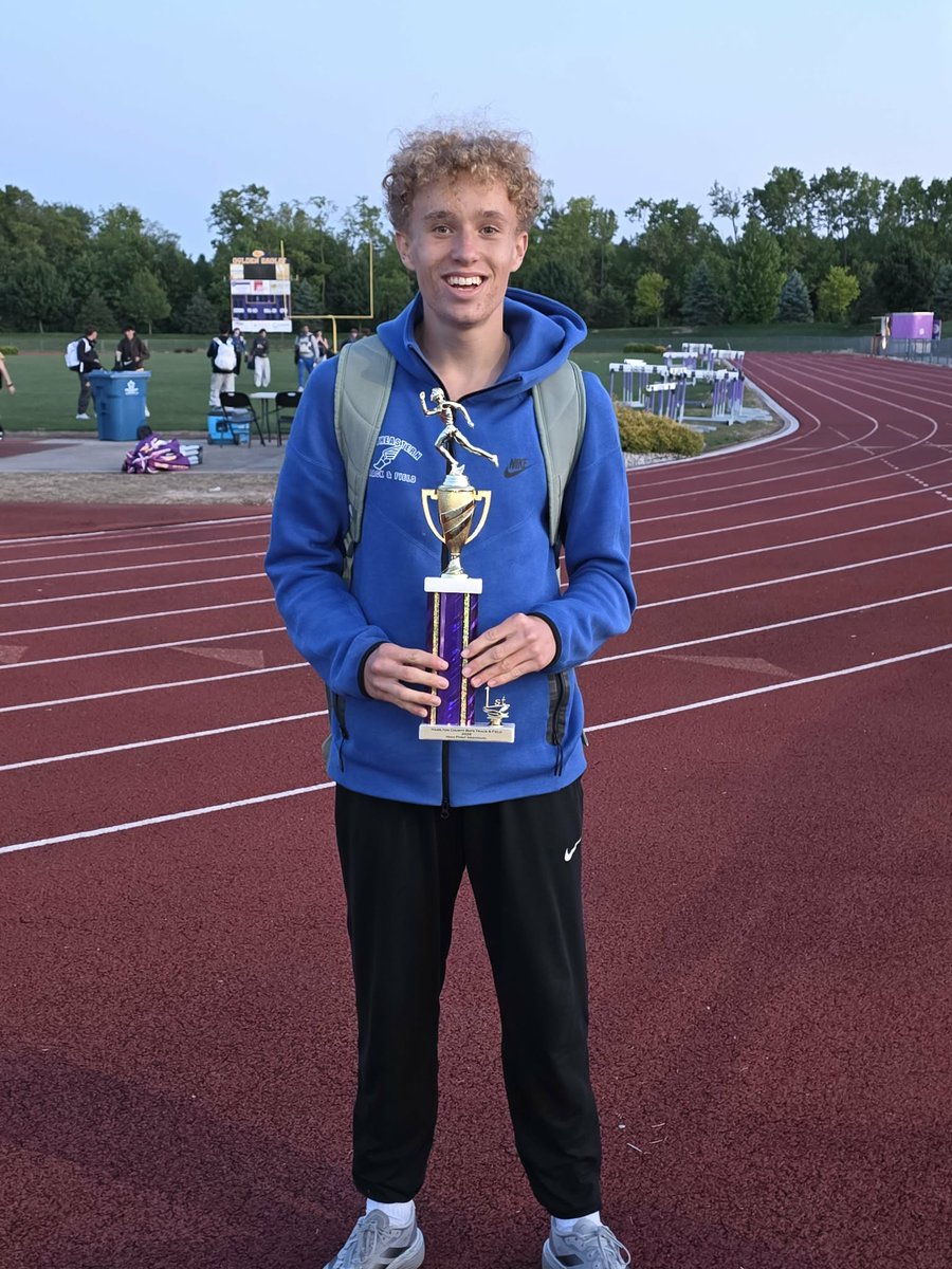 scottcomedy's tweet photo. For the 2nd Straight Year Sam Long brought home the highest scoring athlete at the Hamilton County Track Meet. Best I have ever seen him run. 3 meets left of his high school career. It's about to get crazy. https://t.co/c8remKORV7