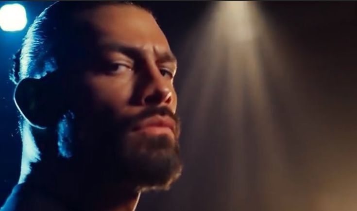 RomanSasha98's tweet photo. 🎶Hey there pretty brown eyes🎶 #25DaysOfRomanReigns 🥰 https://t.co/bzMzHChnN6