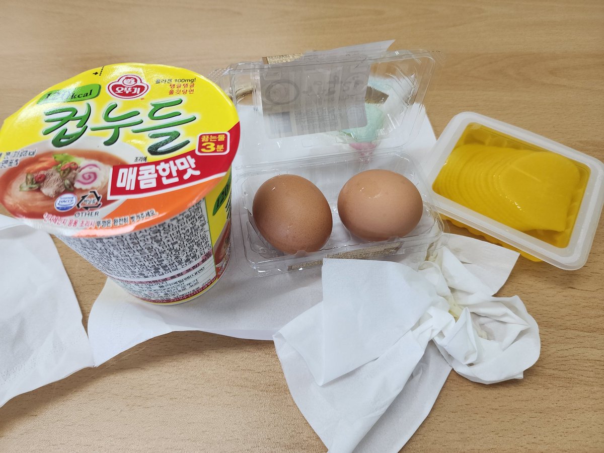 나나는현생사는중🧭 tweet media