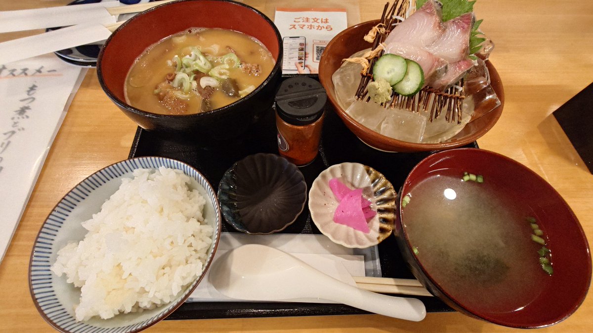 G_Splatoon_'s tweet photo. 美容院帰りにふらっと立ち寄った居酒屋ランチ（昼呑み🍶´-）が最高だった件😆

にしても今週休み過ぎだな💦
 #薩摩屋 
 #元町商店街 
#ひとり飯 
 #昼呑み https://t.co/yaHpVtB7oB