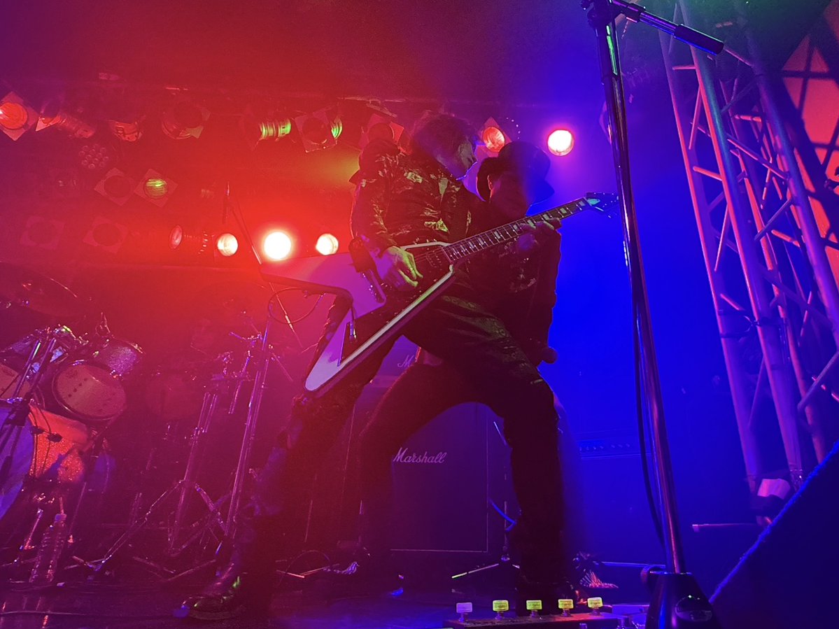 NEWS』 ロックユニット「VINYL」のギタリストの鈴木新（58）が緊急入院