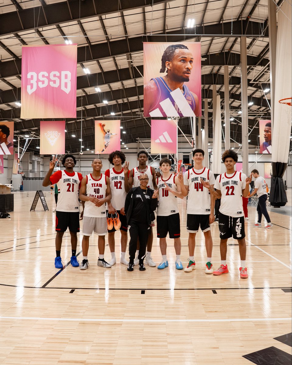 teamlillardaau's tweet photo. LOCKED mishawaka, IN

@simplyy_bball @Dame_Lillard https://t.co/zMLFOfOJsF