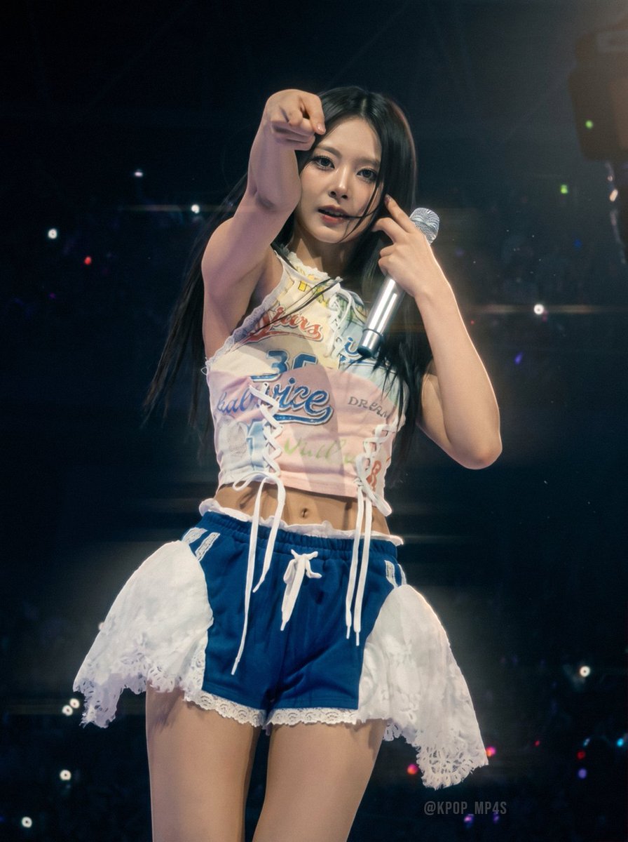 Tzuyu Chewy tweet media