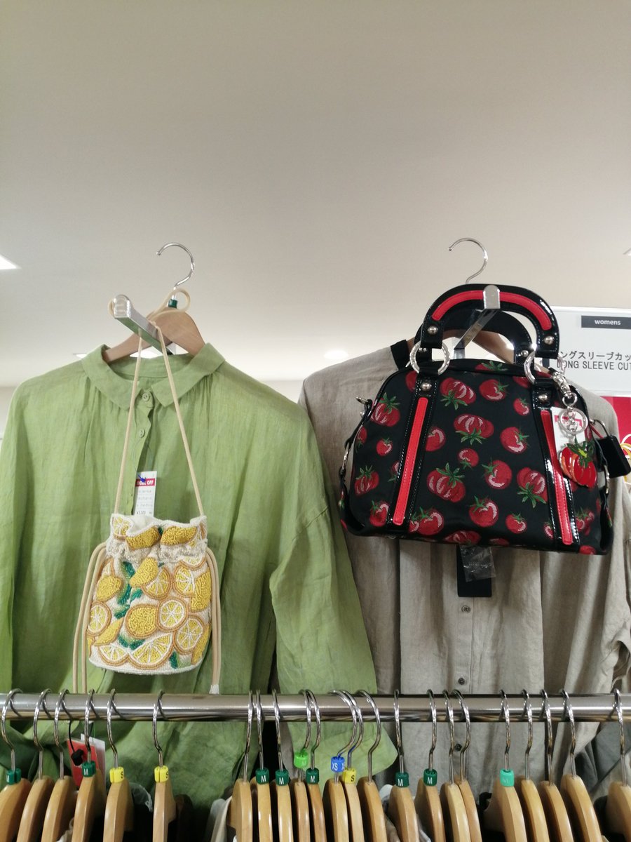 MODEOFF6's tweet photo. 夏らしいモチーフのバッグ入荷してます！
レモン🍋&amp;トマト🍅の爽やかで可愛いバッグです！ https://t.co/NUBaICcVIN