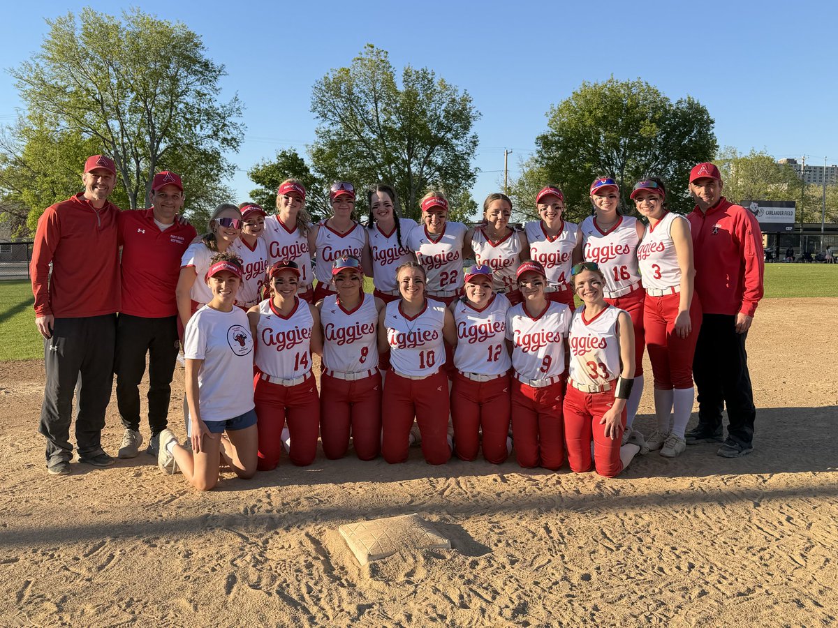 SaintAgnesSB's tweet photo. Skyline Conference Champs! https://t.co/jxlbPr5yOz