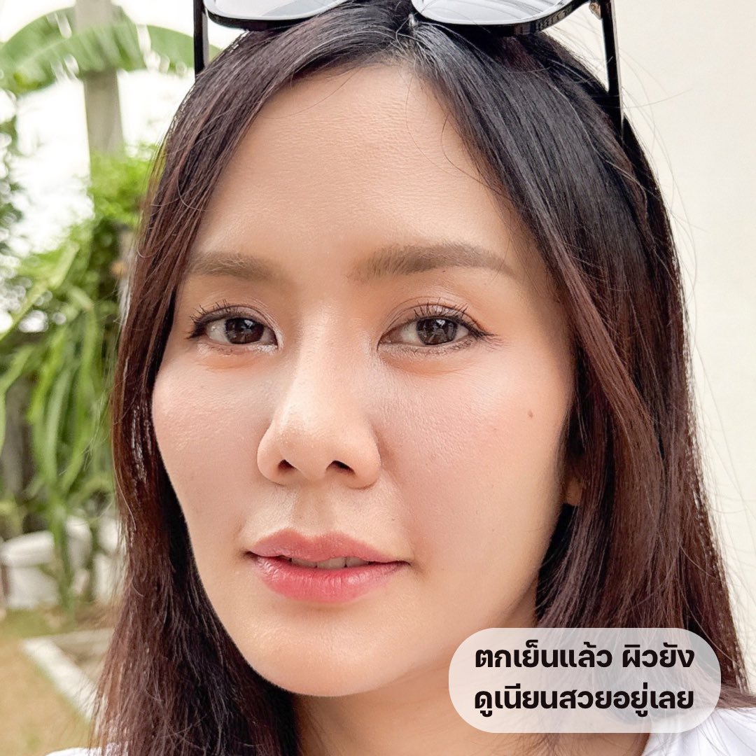 ManussananU's tweet photo. งงมากทำได้ไง? ใครที่หน้าแห้ง มีร่องแก้ม ร่องใต้ตา รูขุมขน กลัวใช้แป้งพัฟแล้ว อยากให้ลอง แป้ง Hybrid ของ Cute Press ตลับชมพูมากกกกก ลองดูภาพ BF / AT ชัดๆ มันตุ๊งร่องรอยได้เริ่ดเว่อร์
เป็นแป้งผสมรองพื้นที่เนื้อบางเบา แต่เบลอผิวสวยสุดๆ  ช่วยคุมมันระหว่างวันแต่ยังให้ความชุ่มชื้นอยู่ เราใช้เบอร์ N40 ฟินิชผิวออกมาดูละมุน ไม่หนาเลย 

ชอบตรงพัฟเค้ามี 2 ด้าน ด้านนุ่มให้งานผิวเนียน เบลอผิว เบลอร่อง ส่วนด้านกำมะหยี่ ไว้เพิ่มการปกปิดเฉพาะจุดได้ หรือวันที่อยากได้ความปกปิดขึ้นมาหน่อยก็ชอบใช้ด้านนี้
ระหว่างวันผิวยังดูเรียบเนียน ไม่เป็นขุยด้วย