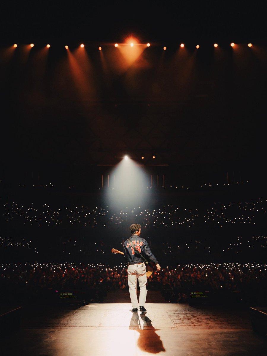 kevin jonas tweet media