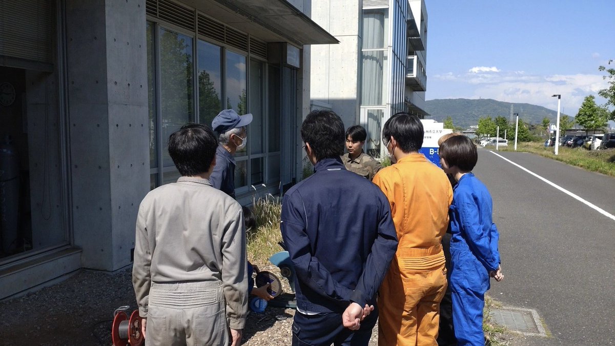 KFworks_UKK's tweet photo. 昨日、学内工場である「加工センター」の職員の方による安全講習会に1年生8名が参加しました!!

工具や機械の使い方や作業時の注意点についてご指導いただきました!!

この度はありがとうございます!!
#春から北九大
#北九州市立大学
#学生フォーミュラ https://t.co/t8RKpqqoc2