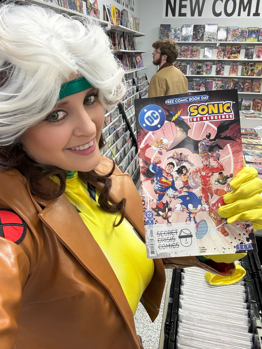 amhcosplays's tweet photo. Photos from #FreeComicBookDay at @thesecretcrisis! I had a great time talking to the customers, especially the little kids who were very surprised to see a real-life superhero! 💚💛 I picked up a quartet of new comics to read, too. Thank you so much for having me, Secret Crisis! https://t.co/ar0wgAAuFv