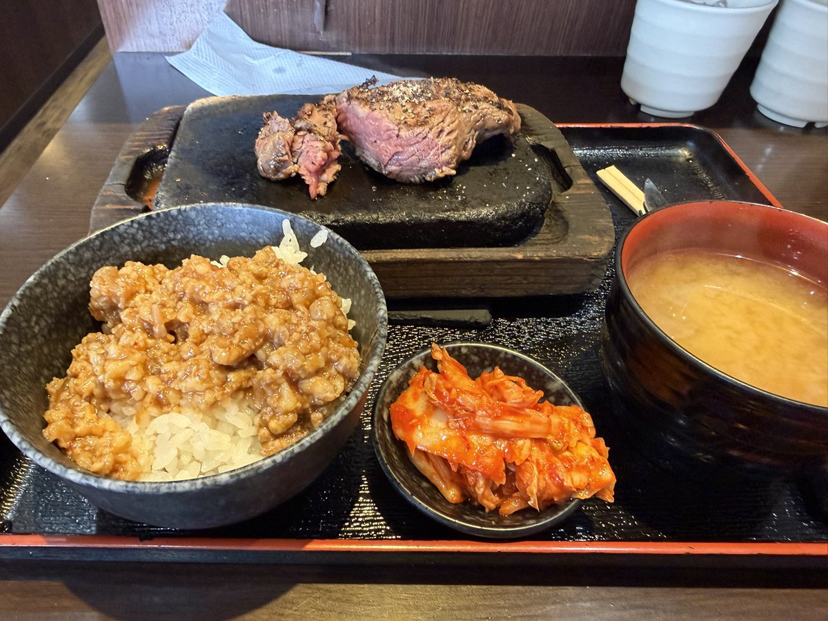 makeinunotoobo's tweet photo. お昼ご飯は1000円ステーキ https://t.co/MY05c40xXz