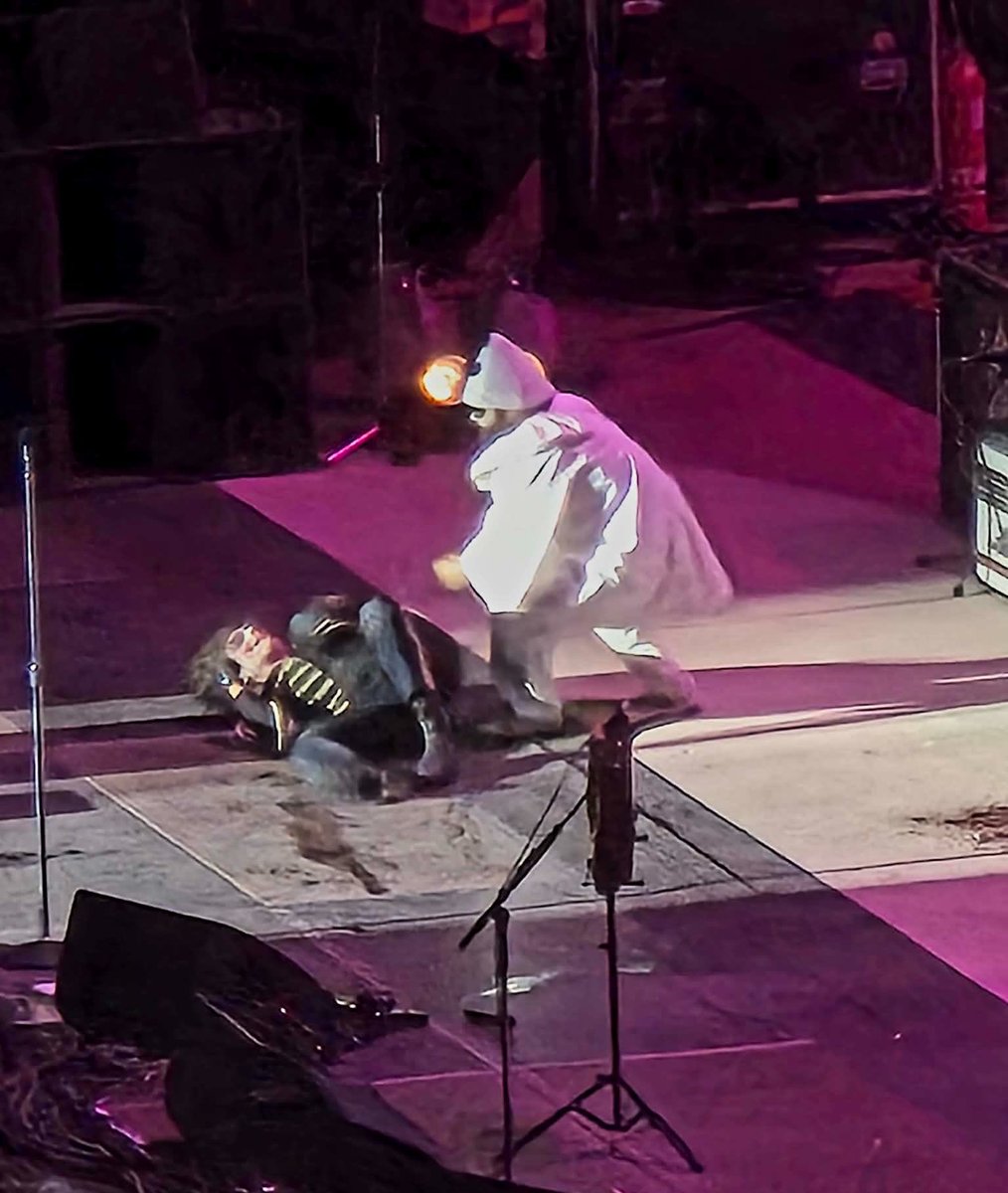 corpserard's tweet photo. GET UP GIRL! https://t.co/XZaHZjdjnZ