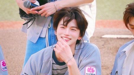 shinyulvrs's tweet photo. life because these real images of shinyu at a baseball game exist https://t.co/jG74DN4gRi