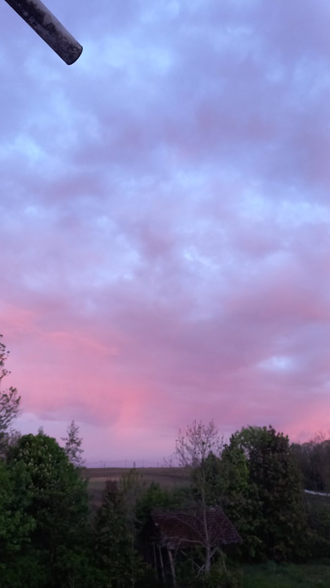 marcinskywarnpl's tweet photo. Chwilę przed 05CEST piękna Virga.
@MeteoprognozaPL https://t.co/OUclr8qOfA