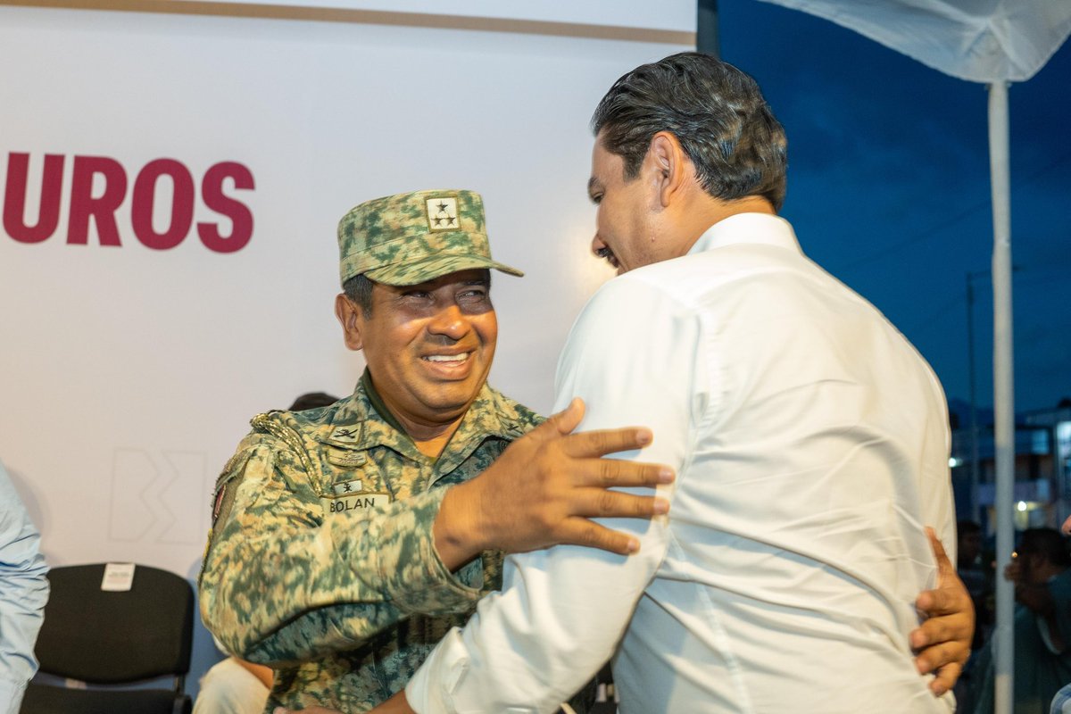 raychagoya's tweet photo. Acompañé al Gobernador Salomón Jara Cruz (@salomonj) en la inauguración de la tercera etapa de “Senderos Seguros”, una acción que fortalece la seguridad, movilidad y bienestar de las vecinas y vecinos. 💡🚶‍♀️🚶‍♂️

Seguimos construyendo espacios más seguros, iluminados y accesibles para todas y todos.✨

#VecinasYVecinos #OaxacaDeJuárez