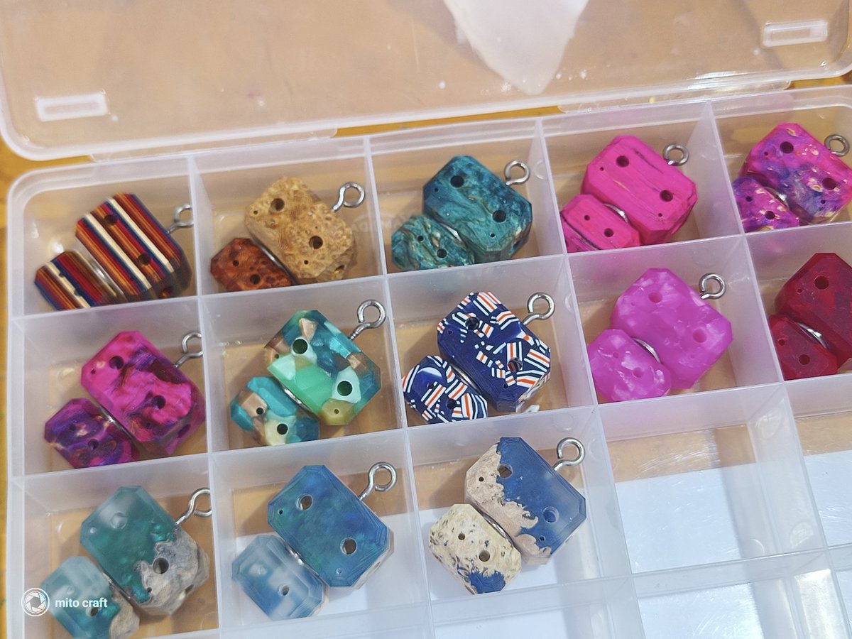 mitocraftdiy's tweet photo. 本日はカラー塗装中です。
乾燥待ちの間にgrandeのクリア塗装準備も。

◆デザインフェスタ63
（東京ビッグサイト）
◆ブース番号……H-269,H-270
◆出展日……両日（5/23-24）
・天然木材と金属パーツを組み合わせた小さな作品を作っております。
ぜひ遊びに来て下さいね！
#デザインフェスタ https://t.co/YWnXb237Dd