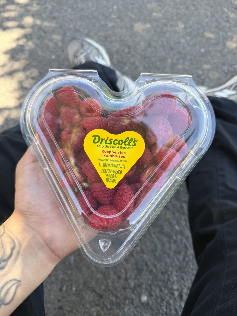 RAULH1998's tweet photo. Raspberries are goated https://t.co/LsyHkK3kLR