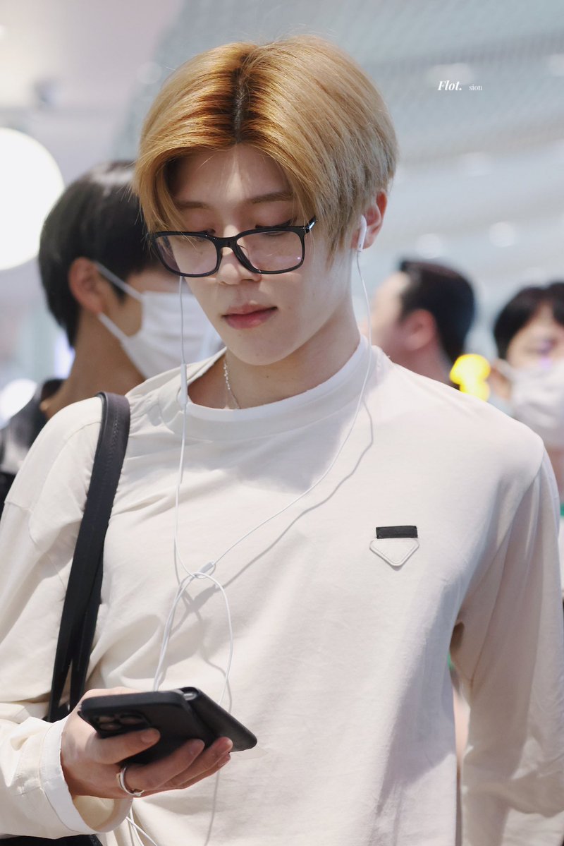 𝐹𝑙𝑜𝑡. tweet media