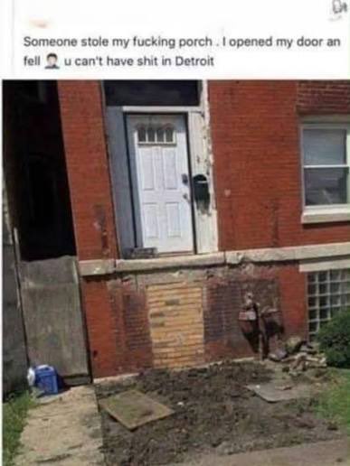 congarlol's tweet photo. @BuffaloBills @Lions I wonder where those bricks came from https://t.co/BpdcWyqqTT