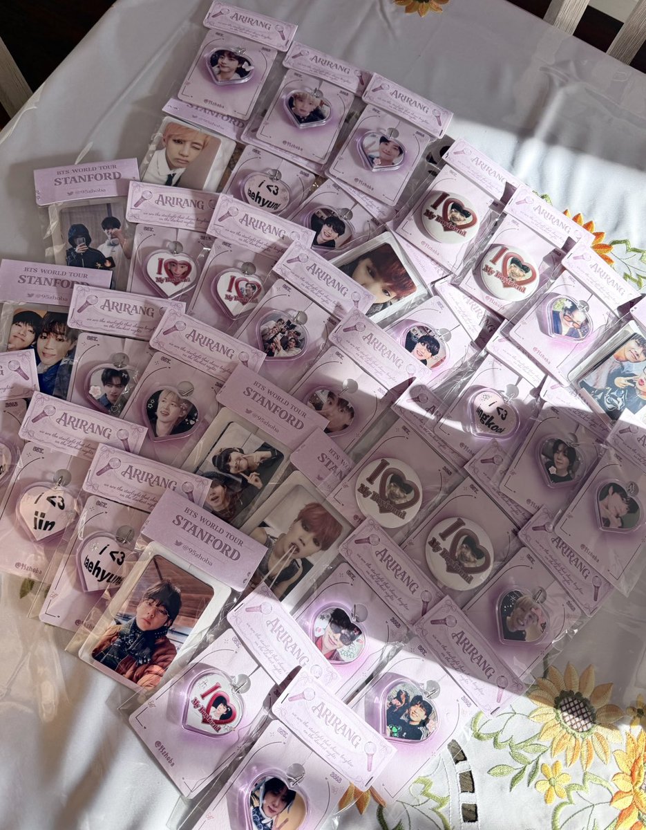 95zhoba's tweet photo. freebies for Stanford ! 🤍

#BTS #BTS_WORLDTOUR_ARIRANG
#BTS_WORLDTOUR_ARIRANG
#BTS_WORLDTOUR_ARIRANG_STANFORD https://t.co/5VMyXbKyo5