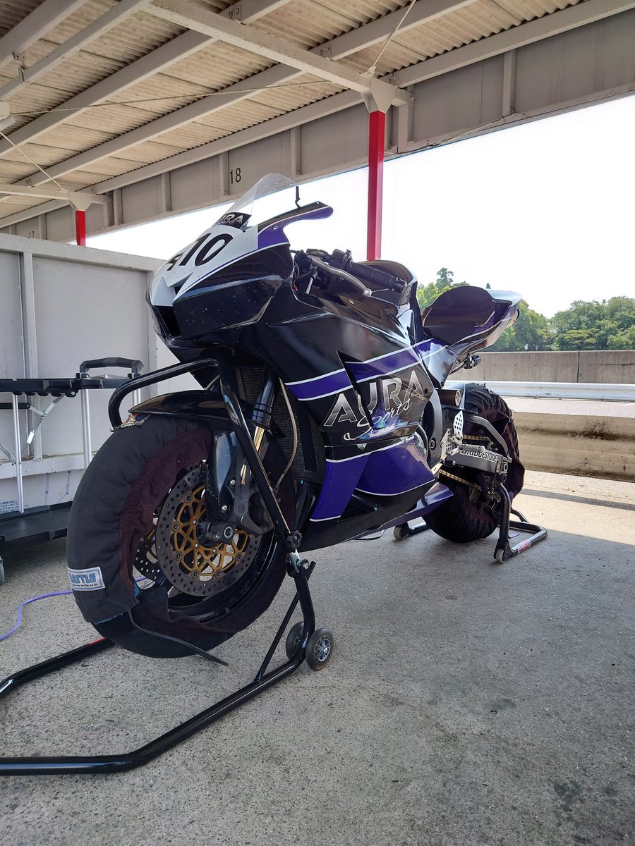 M_Tomoya_28's tweet photo. 今日は600ccをお借りして、大型で初めてサーキット走行をします! https://t.co/KAMgzScI6b