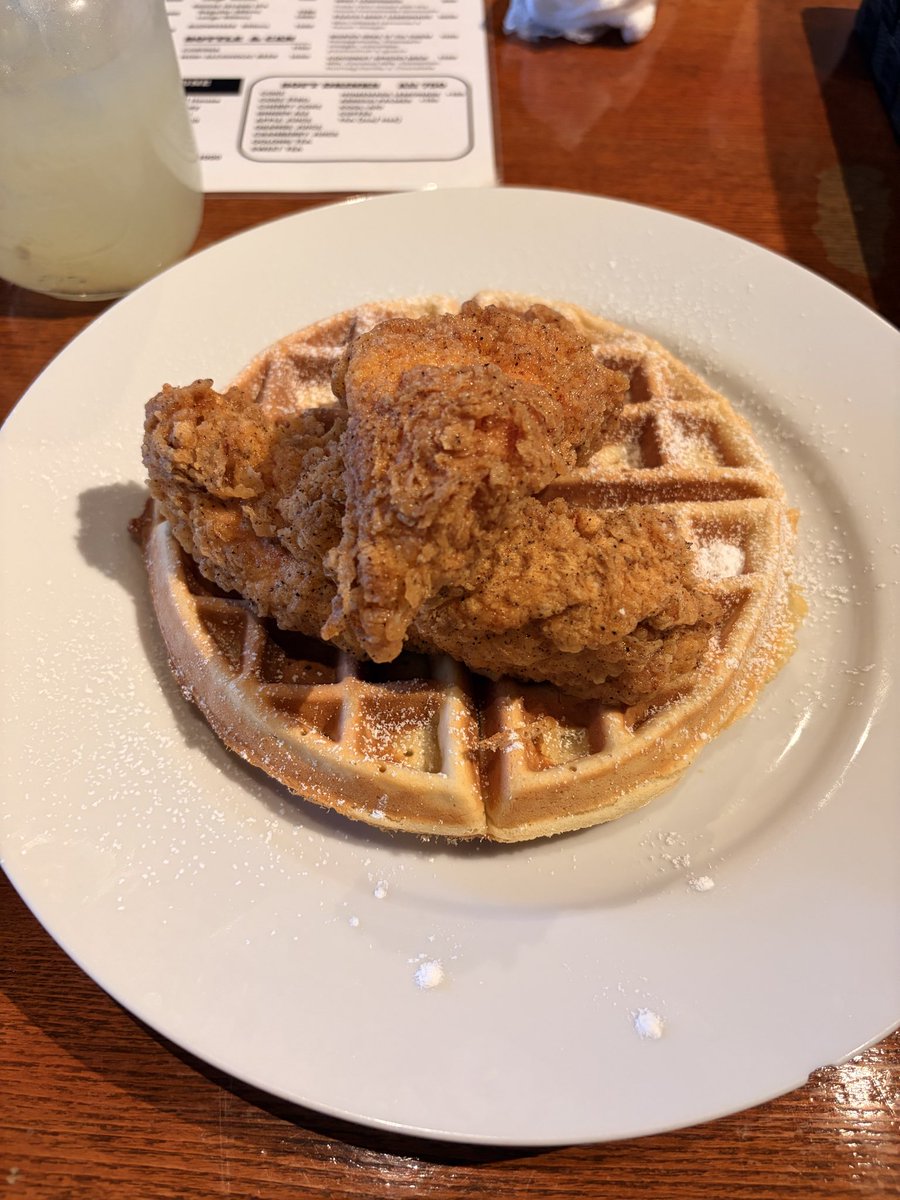 2__D's tweet photo. 英語の先生が教えてくれた、本場の南部料理が食べられるらしいお店に来てみた。 https://t.co/OxbnWfZtgP