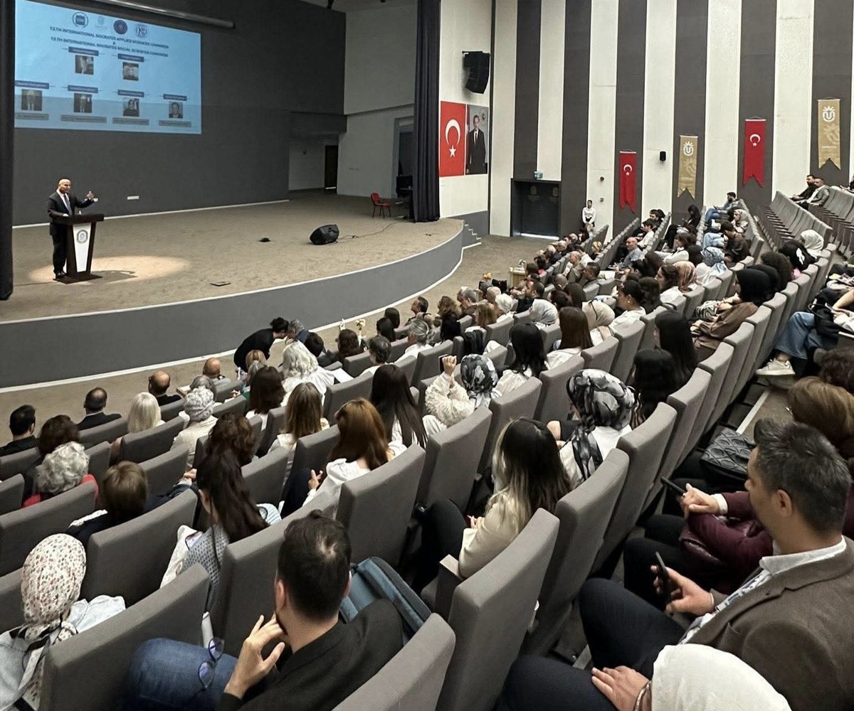 profdrmnilhan's tweet photo. Tunceli Munzur Üniversitesi ev sahipliğinde düzenlenen, Uygulamalı Bilimler ve Sosyal Bilimler Kongresine katıldık.
21. Yüzyılın Meslekleri ve Yeterlilikleri anlattık: Değişen ve dönüşen dünyada ihtiyaç duyulan becerileri paylaştık.
#GeleceğinMeslekleri
#Yeterlilik #Beceri
@munzuruniv
@Gazi_Universite