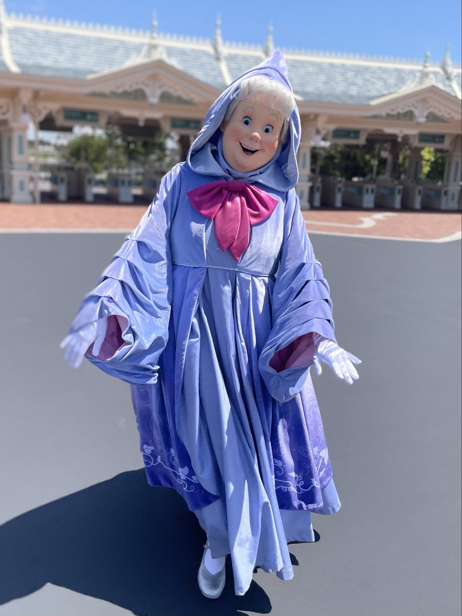 フェアリーゴッドマザー🥰小さい頃に魔法をかけてもらったんだけど