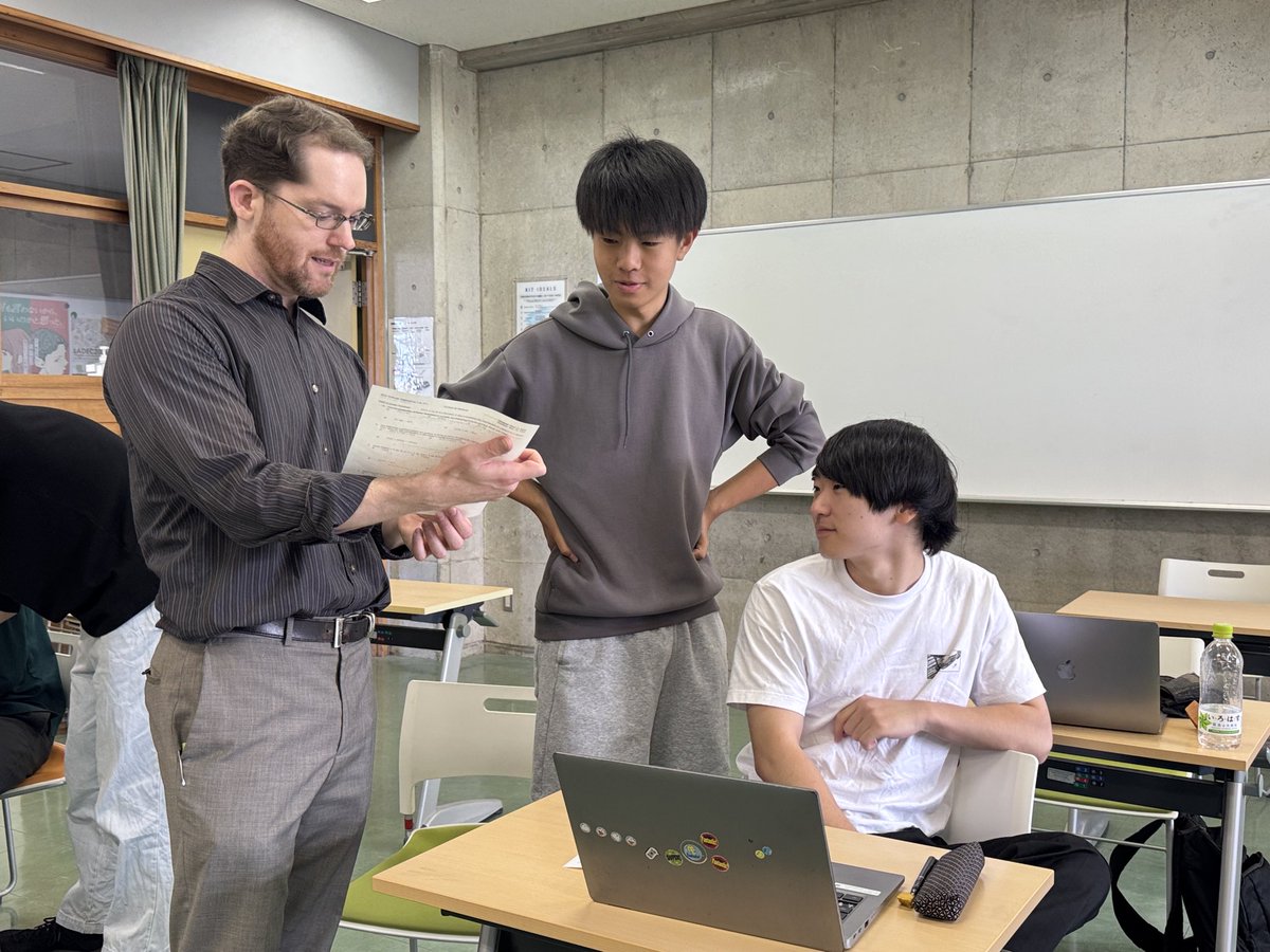 ICTKanazawa's tweet photo. ソフトウェア工学演習(5年生)の授業の様子です。専門科目を含むSTEM科目は英語で行われます💻✨
#国際高専 #金沢キャンパス https://t.co/IMLFv5RG9N