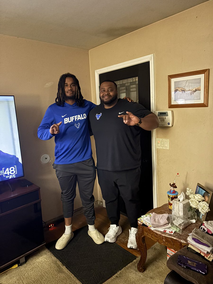 twan35_'s tweet photo. Appreciate the Home visit @CoachNTrawick !My mom and I had a great talk!!Can’t wait to get back on campus @Pete_Lembo @DJRSwework @KCJagsFootball https://t.co/6sbSoEmSGg