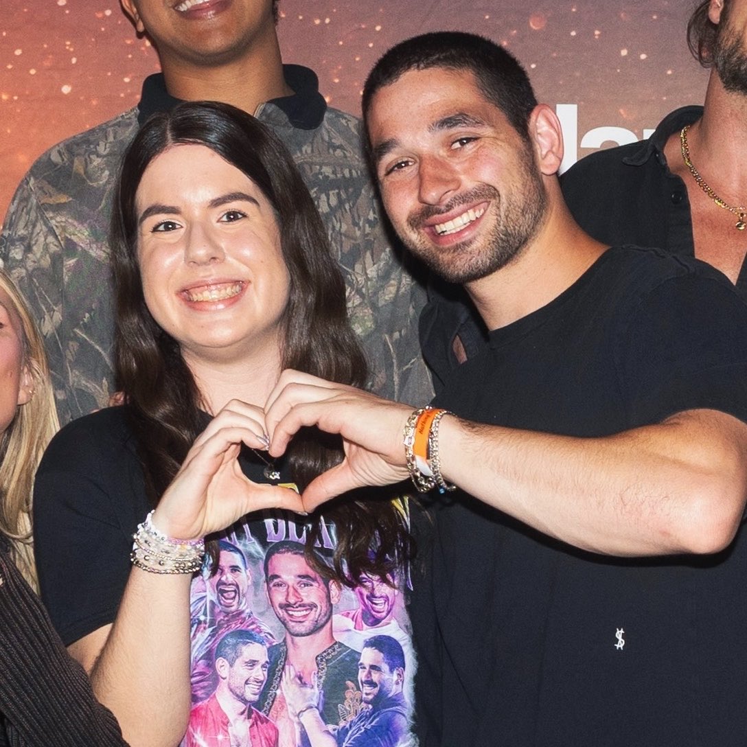 everythingdwts_'s tweet photo. congrats @Dance10Alan on an incredible tour! the energy you bring is the best! your duets with emma + dani were amazing, + I loved seeing you with elaine! I appreciated the times I got to meet you, say hi to you, + had you spot me in the crowd this tour, it meant so much 🫶🏼 https://t.co/8rn8LvTcPm