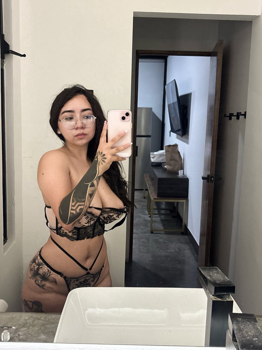 ximena000456399's tweet photo. https://t.co/qbf3LvqROA https://t.co/AeNWElIt2b