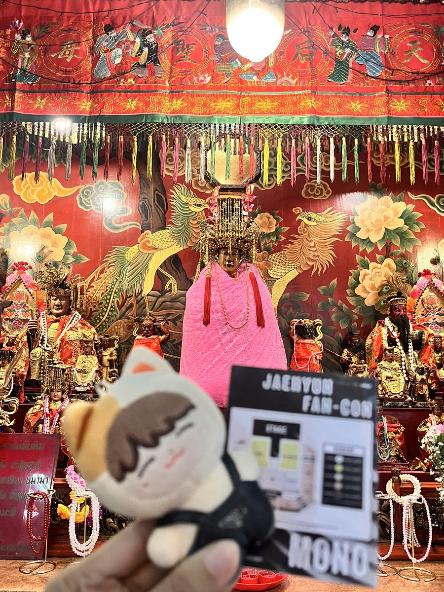 ชอบกินหมูกรอบ รับไหว้ tweet media